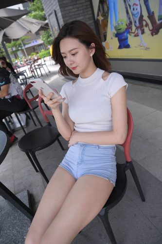 短发牛仔的漂亮女生【2.4G】-佳丽图库
