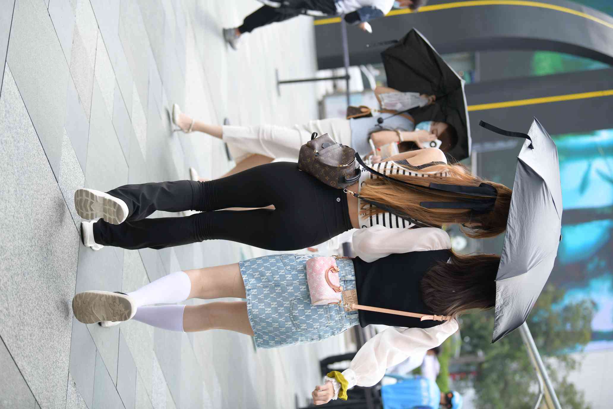 图片[3]-打伞的瑜伽裤姑娘【93P】04032-佳丽图库