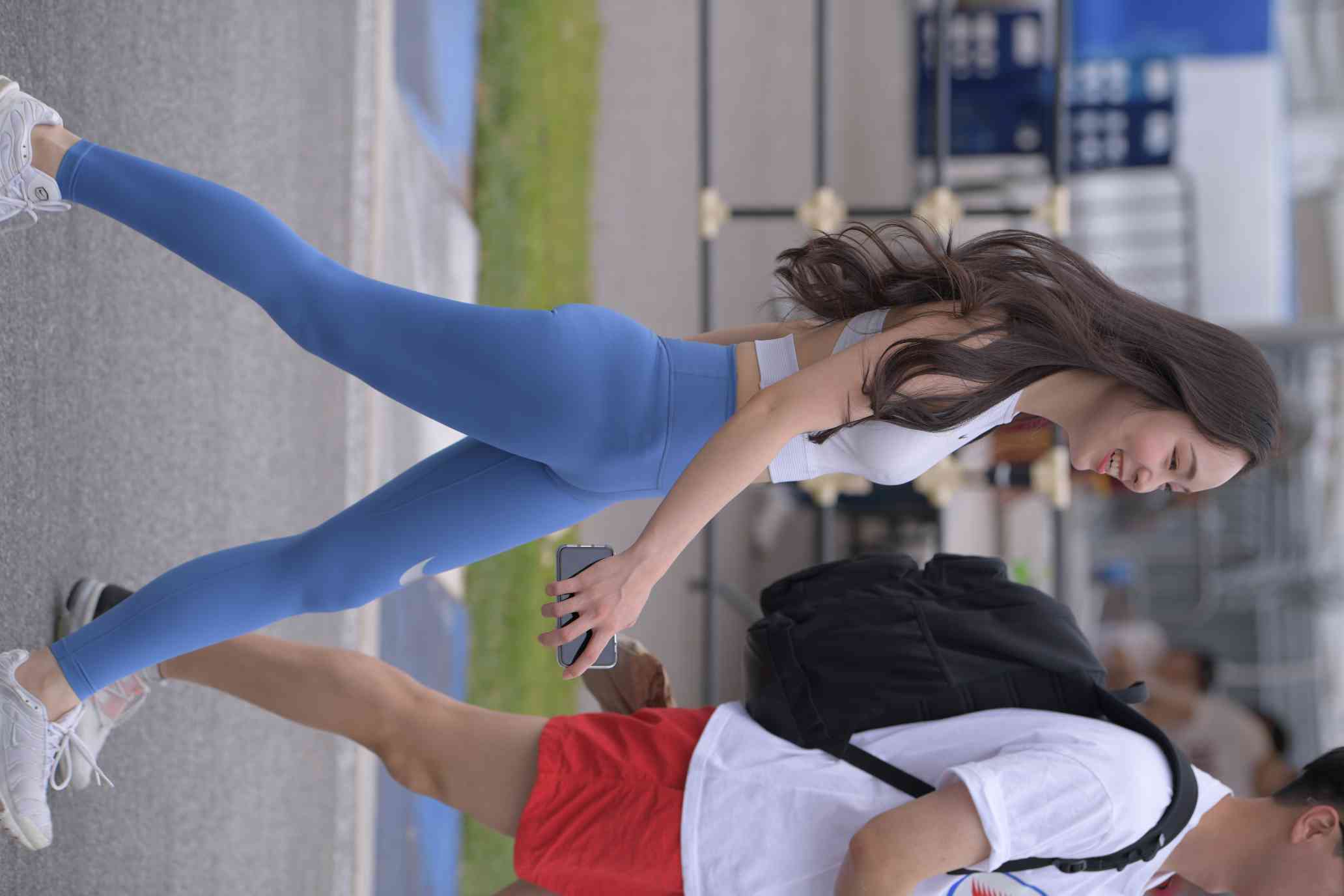 图片[4]-陪男朋友逛街的瑜伽裤女孩【74P】04034-佳丽图库