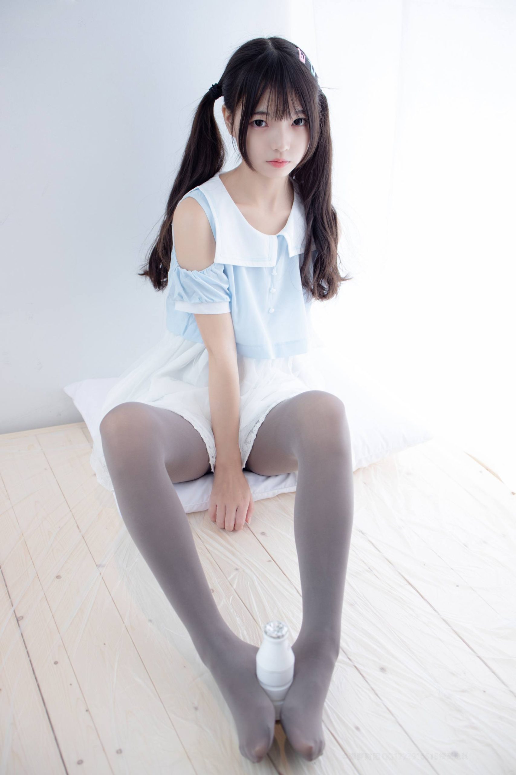 超级甜美的灰丝小姑娘【86P】20005-佳丽图库