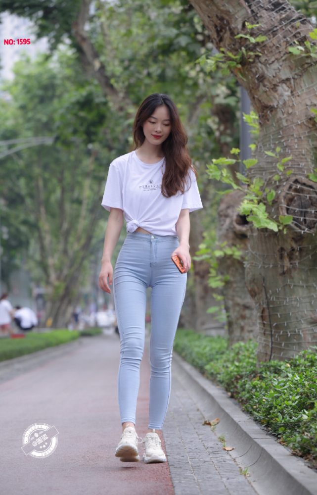 个子非常高的紧身牛仔裤女孩J2065 879P1V-25.5GB-佳丽图库
