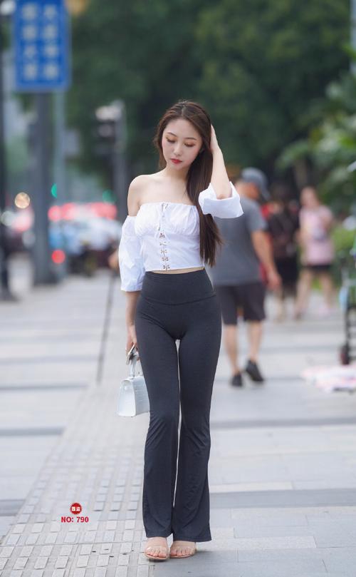 身材非常哇塞的瑜伽裤女孩  J1333 521P6V-21.6GB-佳丽图库