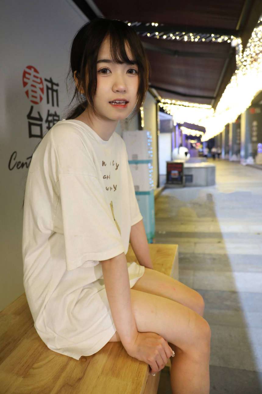 图片[4]-KTV里唱歌的长腿帆布鞋女孩【102P】20015-佳丽图库