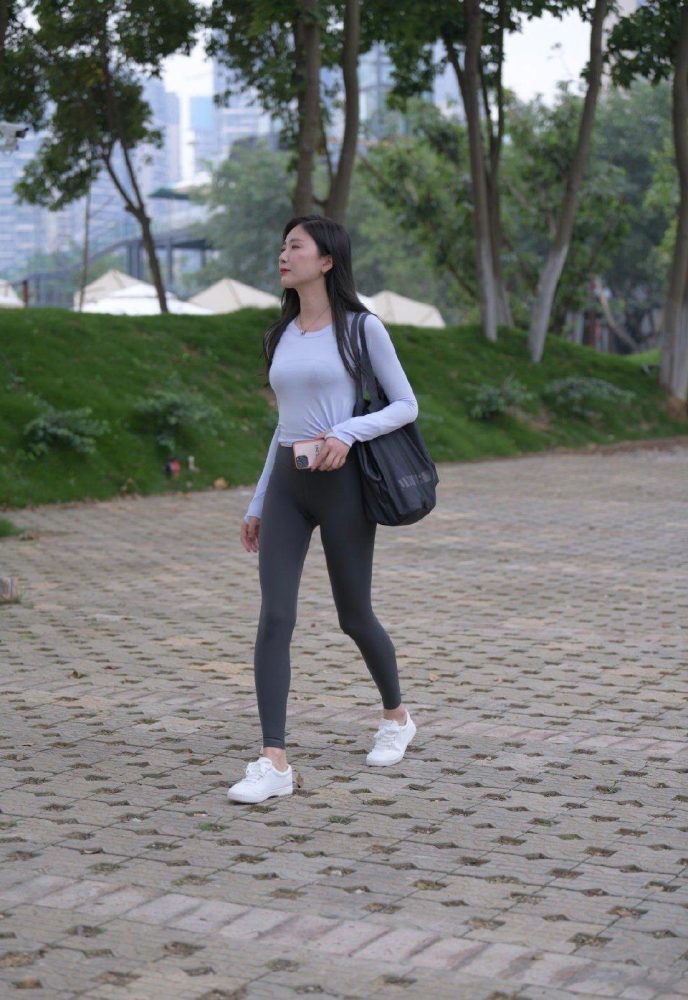 图片[2]-荡秋千的瑜伽裤女孩J2135 588P1V-20.8GB-佳丽图库