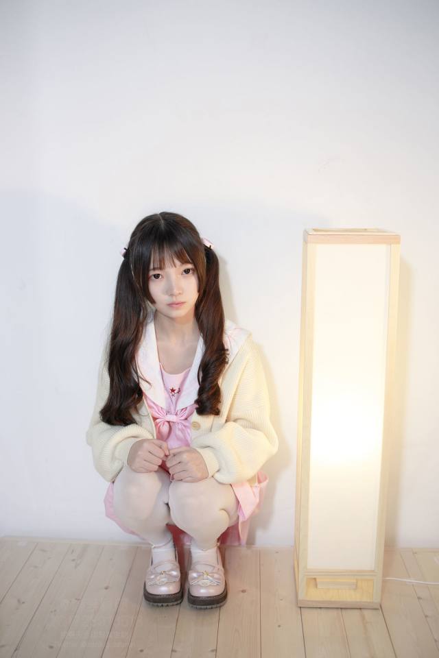 图片[2]-好像有什么心事的白丝双马尾女孩【59P】20022-佳丽图库