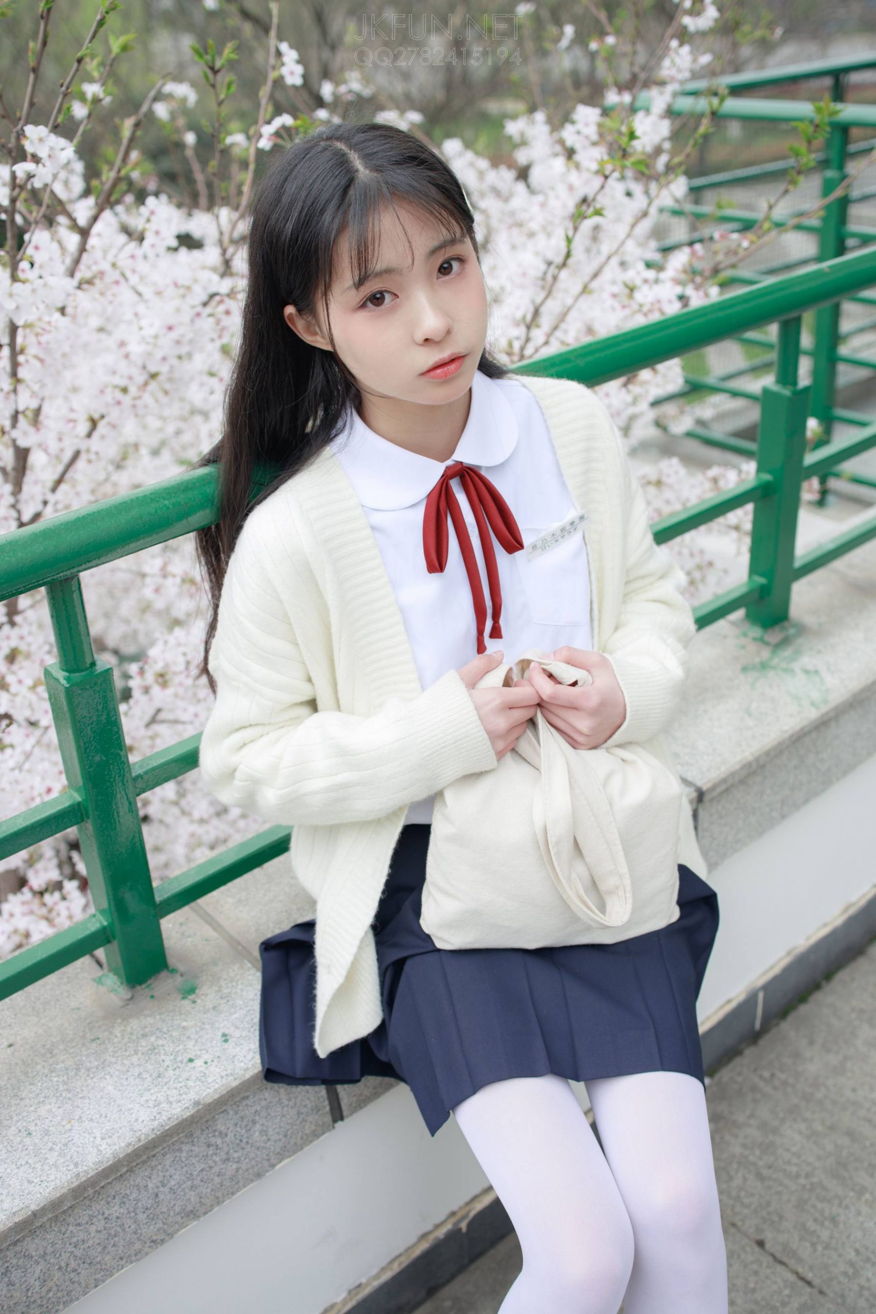 甜美可人的白丝姑娘【127P】20011-佳丽图库