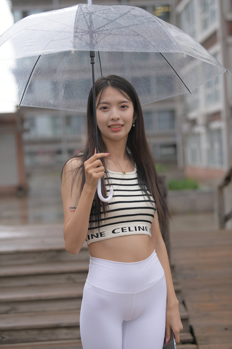 打伞的白色瑜伽裤女孩J2986 622P1V-22.06GB-佳丽图库