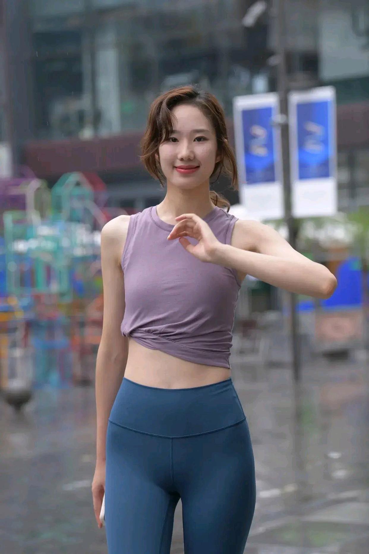 图片[2]-像刘亦菲的蓝色瑜伽裤姑娘J2234 552P1V-20.5GB-佳丽图库