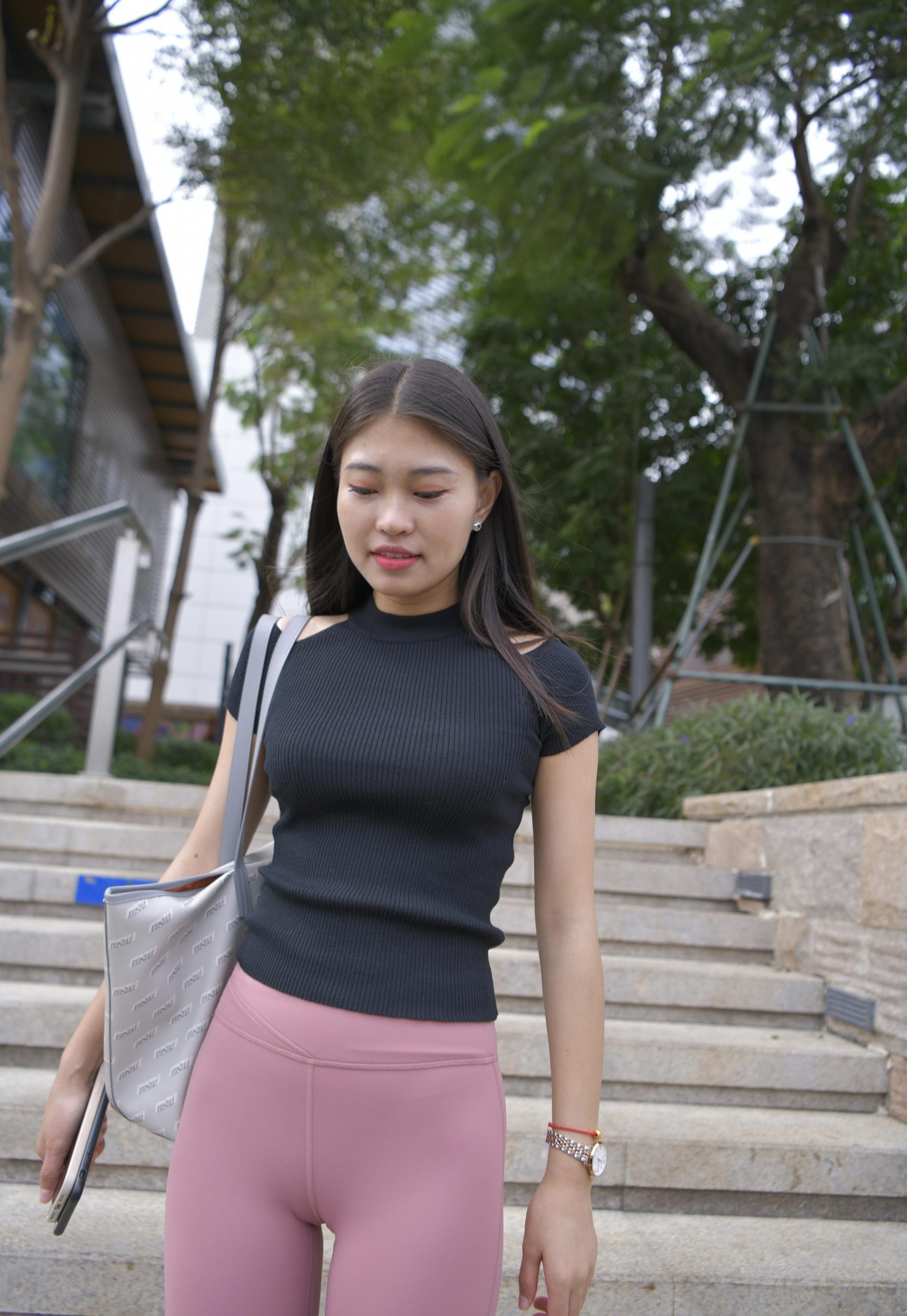 图片[2]-走在街头的瑜伽裤小女人 J1530 213P1V-9.18GB-佳丽图库