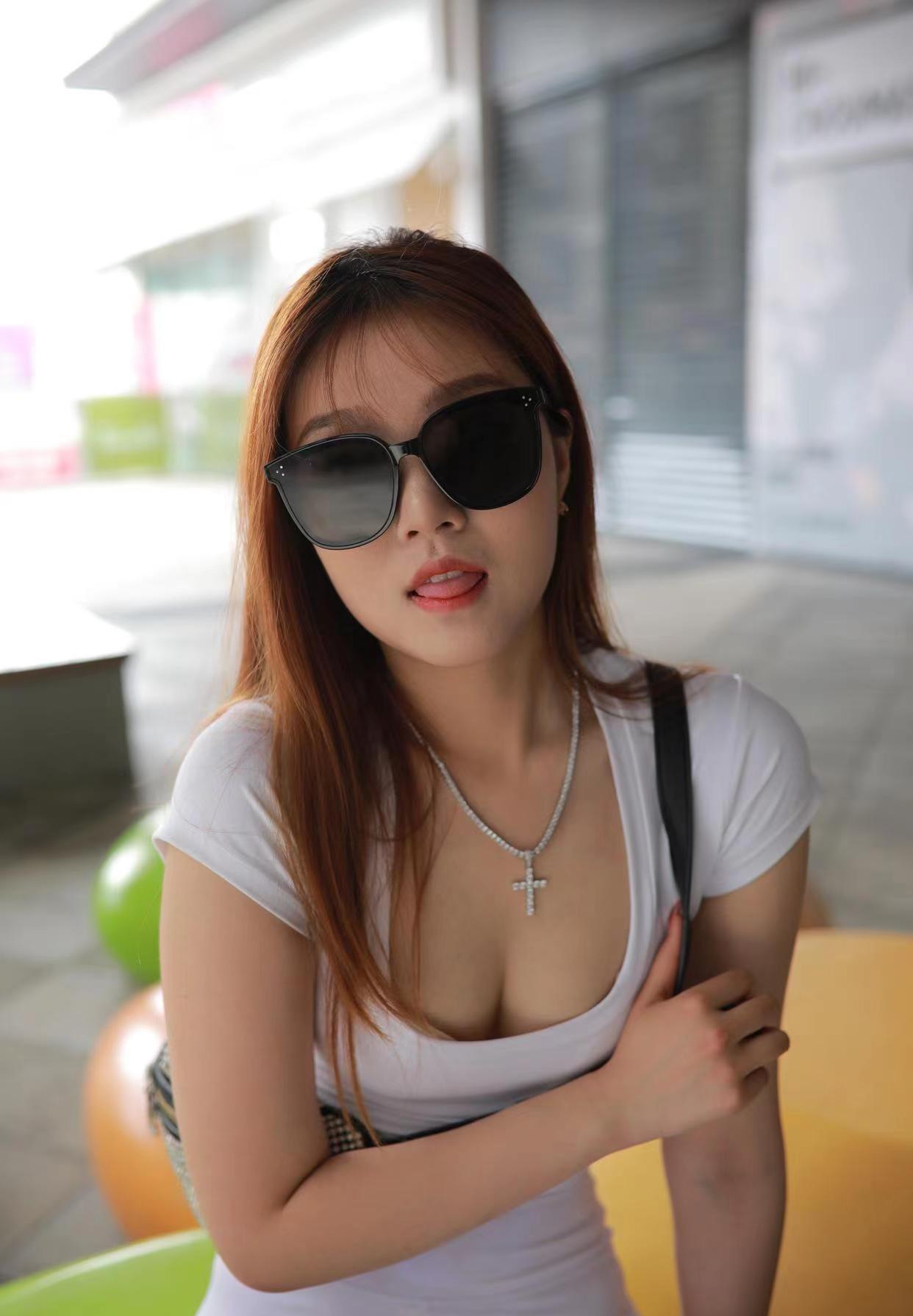 看上去拽拽的瑜伽裤女孩 J1695 425P1V-14.0GB-佳丽图库