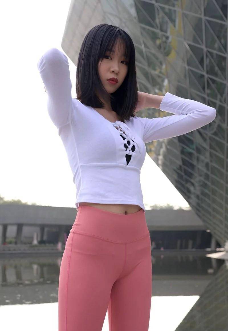 粉色瑜伽裤年轻女孩 J1311 417P17V-14.9GB-佳丽图库