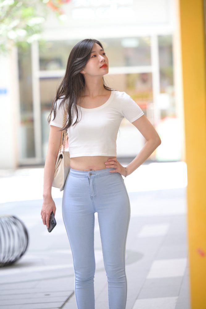 图片[2]-正在逛街的紧身牛仔裤女孩J1815 1112P1V-30.2GB-佳丽图库