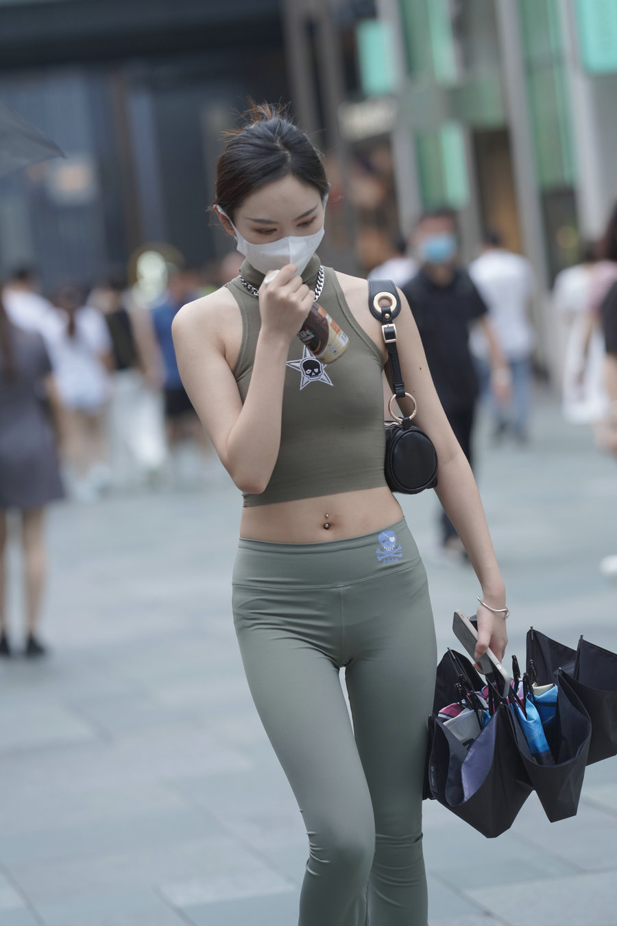 戴口罩的瑜伽裤小女人J3557 133P-1.43GB-佳丽图库