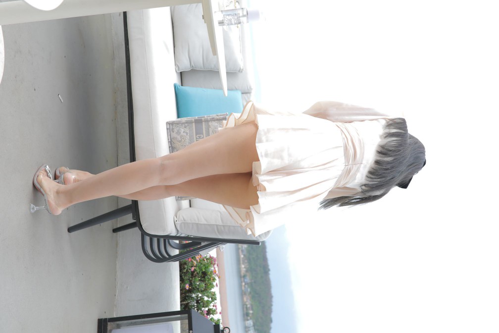 图片[3]-戴黑色蝴蝶结的长发女孩【369P】00027-佳丽图库