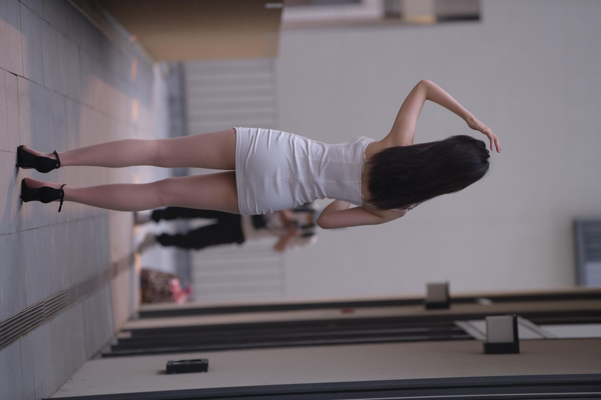 图片[4]-长发女孩紧身短裙特别显身材【245P】00040-佳丽图库