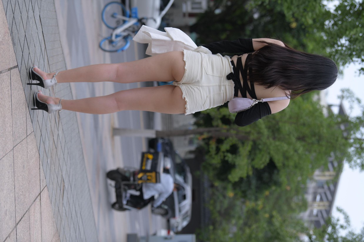 图片[5]-白色短裤的女生笑的很开心【177P】00035-佳丽图库