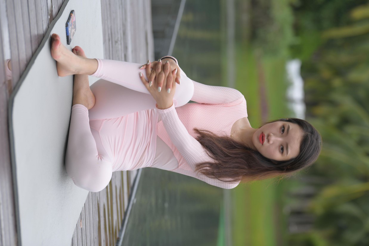 图片[7]-很漂亮眼睛也很大的白色瑜伽裤女孩【249P】00063-佳丽图库