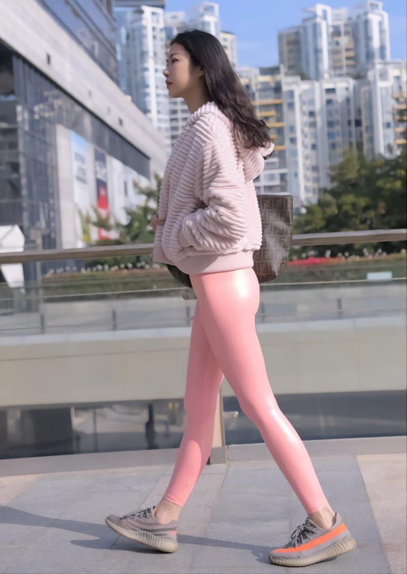 图片[2]-粉红色紧身裤的女孩 J1482 365P2V-18.1GB-佳丽图库