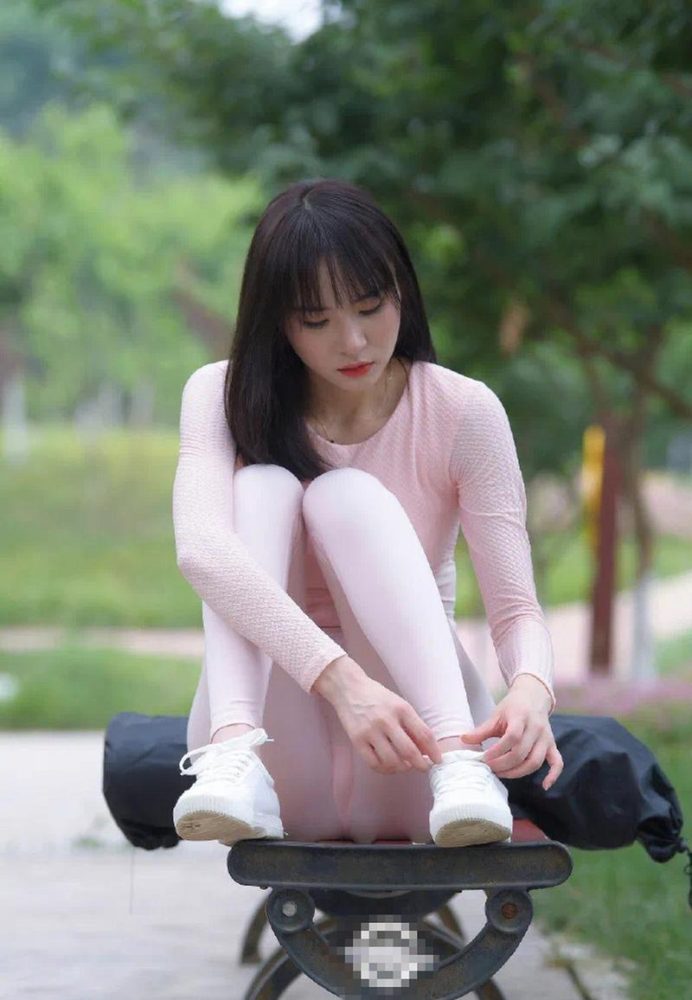 图片[4]-粉粉的瑜伽裤女孩太可爱了 J2090 854P1V-30.4GB-佳丽图库