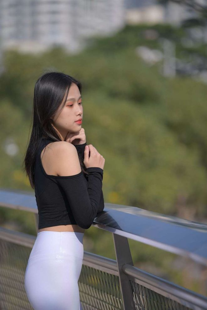 图片[4]-穿紧身白裤的端庄女孩 J1436 674P1V-22.2GB-佳丽图库