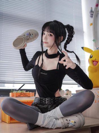 图片[10]-牛仔热裤+灰丝姑娘玩自拍-佳丽图库